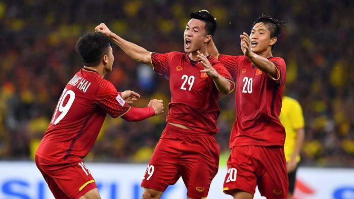 Cầu thủ tuyển Việt Nam từng suýt từ bỏ sự nghiệp quần đùi áo số về quê chăn bò vì lý do đặc biệt-2