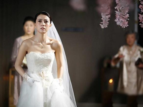 Cô dâu hủy cưới vì em trai chồng đưa gái lạ vào phòng tân hôn ngủ-2