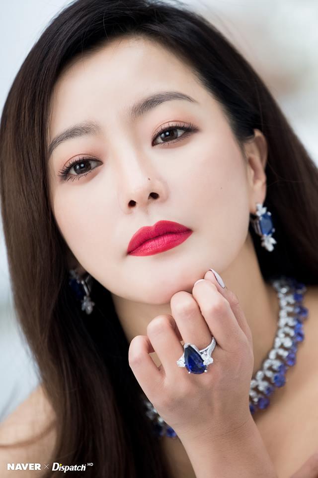 Dù là ảnh hậu trường, Kim Hee Sun vẫn khiến cư dân mạng choáng ngợp vì quá đẹp-1