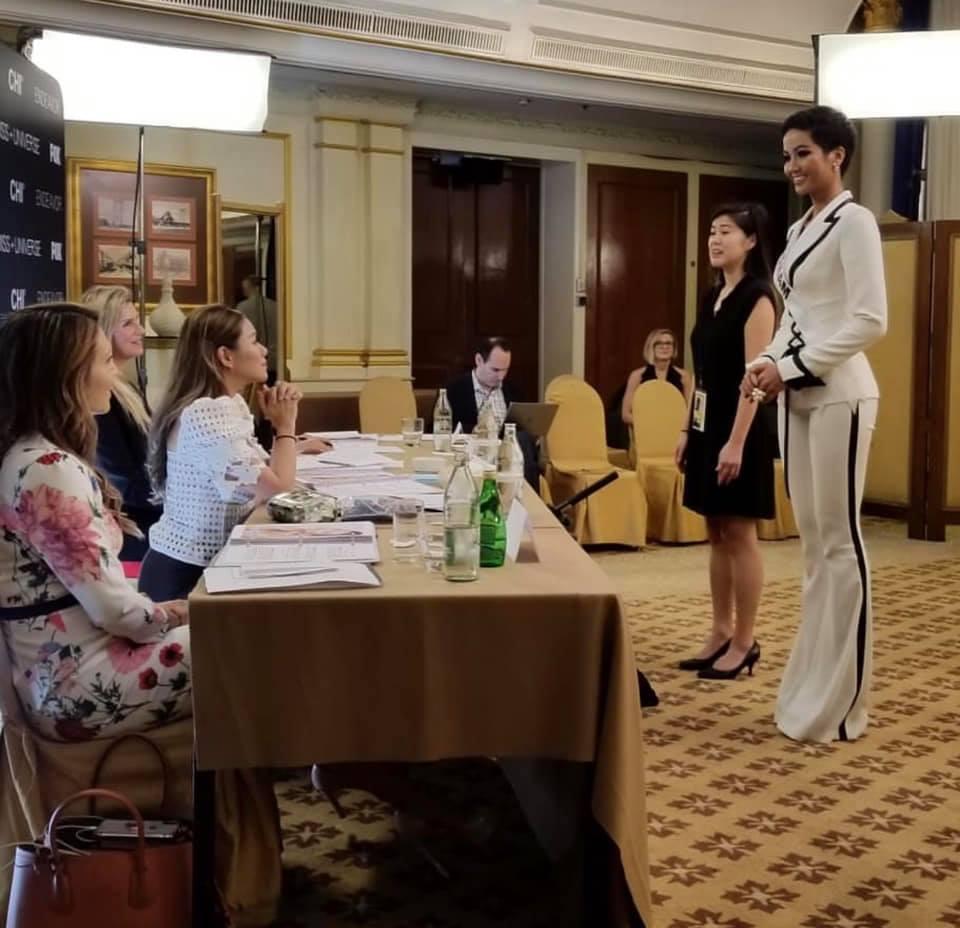 AI CŨNG TÒ MÒ: Trong phòng phỏng vấn kín tại Miss Universe 2018, giám khảo hỏi HHen Niê điều gì?-2