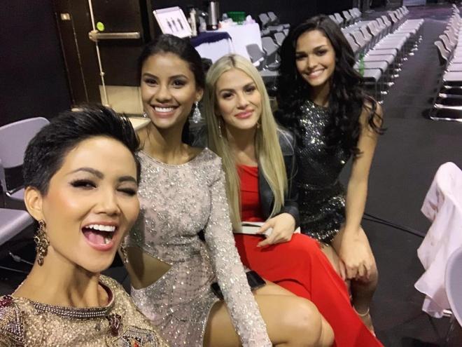 AI CŨNG TÒ MÒ: Trong phòng phỏng vấn kín tại Miss Universe 2018, giám khảo hỏi HHen Niê điều gì?-3