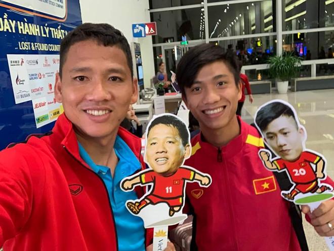 Hồng Duy khoe tóc mới, Huy Hùng hẹn hò với bạn gái trong ngày nghỉ-1