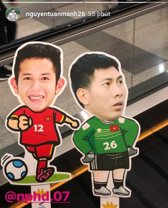 Hồng Duy khoe tóc mới, Huy Hùng hẹn hò với bạn gái trong ngày nghỉ-5