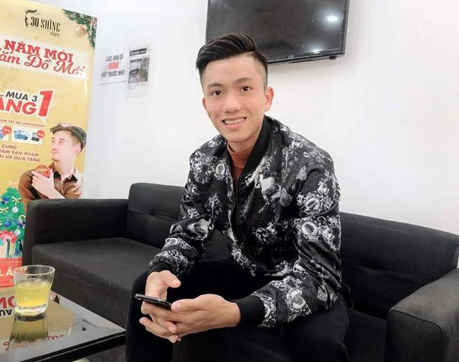 Hồng Duy khoe tóc mới, Huy Hùng hẹn hò với bạn gái trong ngày nghỉ-7