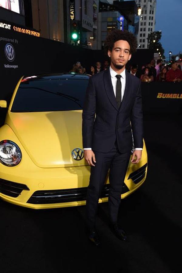 Bom tấn Giáng sinh Bumblebee bất ngờ được giới phê bình khen ngợi-4