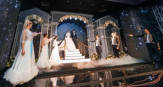 Thêm siêu đám cưới trị giá 4,6 tỷ ở Hải Phòng: Chú rể mang siêu xe hiếm đi đón dâu, tiệc cưới trang trí đẹp như cổ tích-4