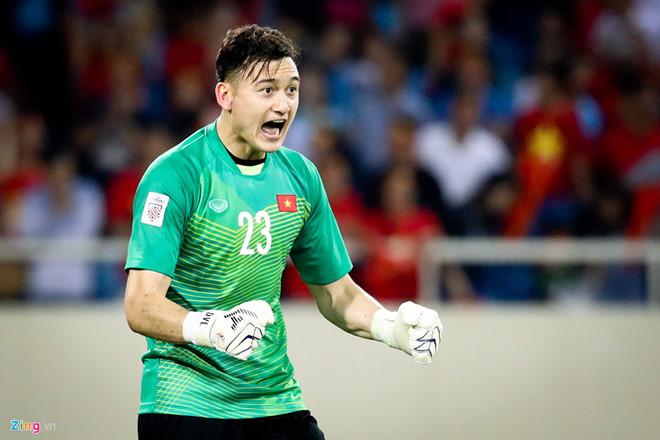 Thủ môn Lâm Tây: Hát hay, suýt làm kế toán, lần đầu bắt gôn năm lớp 1-1