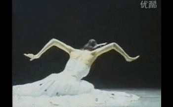 60 tuổi, mỹ nhân Anh hùng xạ điêu gây choáng ngợp khi khoe lưng trần nuột nà đến thiếu nữ 18 phải khóc thét-2