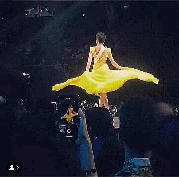 Hoa hậu khắp nơi trên thế giới shock nặng vì pha tung váy tuyệt phẩm của HHen Niê tại Miss Universe 2018-5