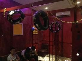 TPHCM: Nhóm 20 nam giới 'mây mưa' đồng tính tập thể trong quán gội đầu TPHCM: Nhóm 20 nam giới 'mây mưa' đồng tính tập thể trong quán gội đầu