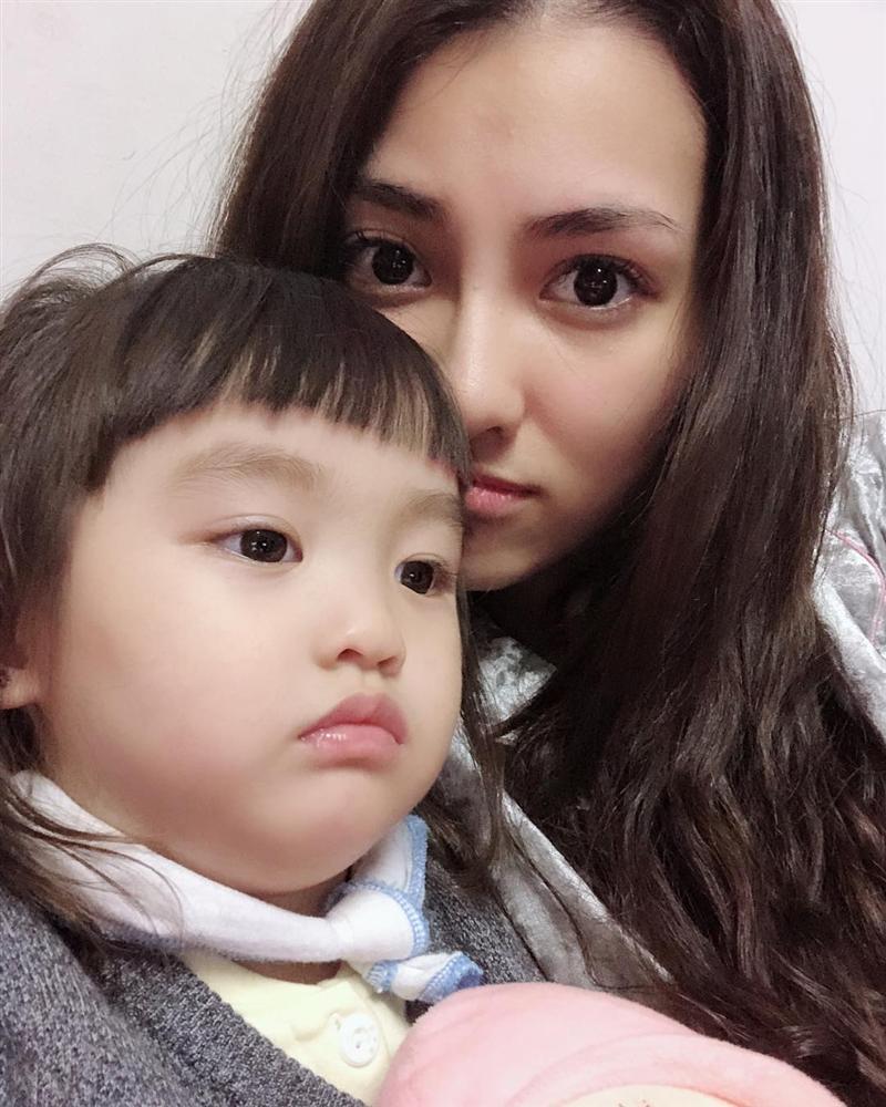 Diệp Lâm Anh hoảng hốt với 3 vòng tròn ủng 100 - 70 - 100 sau khi sinh con một tháng rưỡi-7