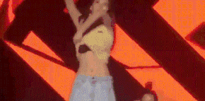 Những nữ ca sĩ Kpop liên tục vướng tranh cãi vì trang phục phản cảm-6