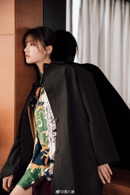 Người tình 9x của Châu Tinh Trì lộ mặt cứng đờ khiến không ai nhận ra mỹ nhân ngư đình đám một thời-9