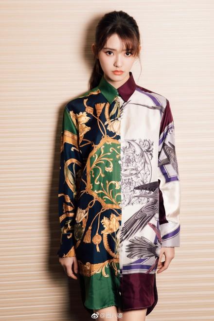 Người tình 9x của Châu Tinh Trì lộ mặt cứng đờ khiến không ai nhận ra mỹ nhân ngư đình đám một thời-10