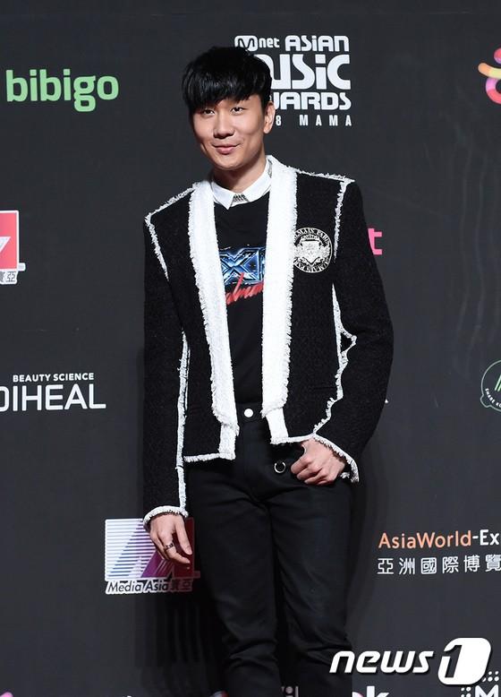 Song Joong Ki - Ahn Jae Hyun cùng BTS và Wanna One đổ bộ thảm đỏ MAMA 2018-5