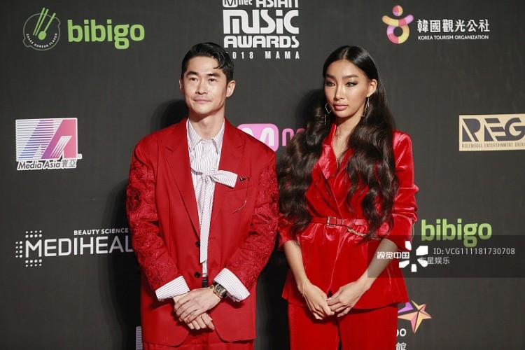 Song Joong Ki - Ahn Jae Hyun cùng BTS và Wanna One đổ bộ thảm đỏ MAMA 2018-13