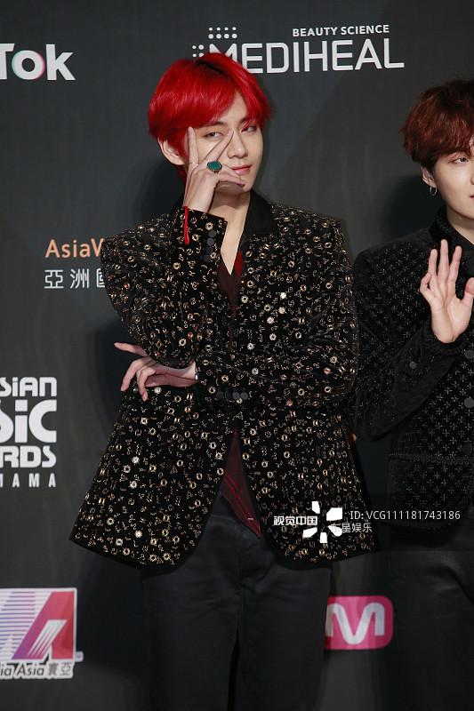 Song Joong Ki - Ahn Jae Hyun cùng BTS và Wanna One đổ bộ thảm đỏ MAMA 2018-16