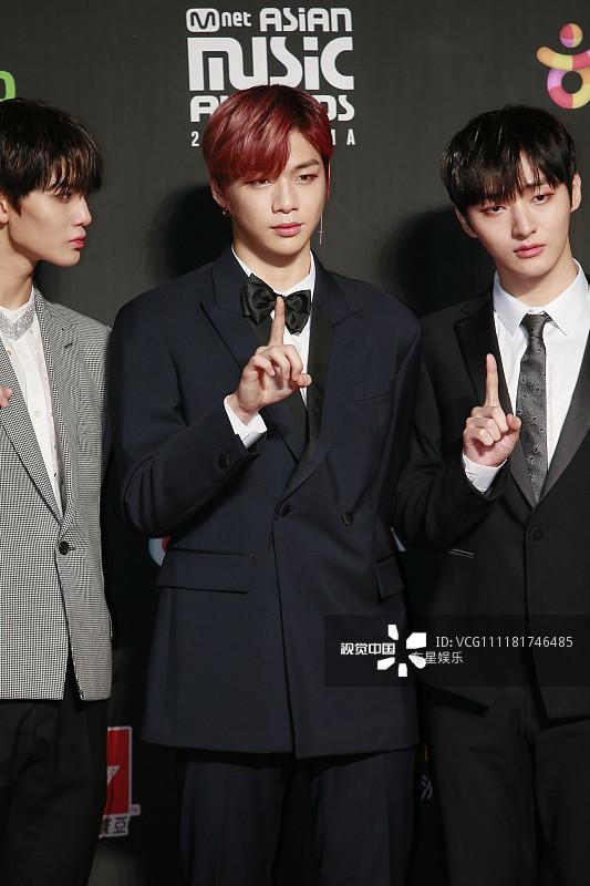 Song Joong Ki - Ahn Jae Hyun cùng BTS và Wanna One đổ bộ thảm đỏ MAMA 2018-29