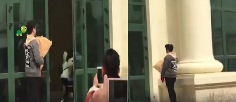 Mang hoa quỳ gối tỏ tình hot girl Học viện Âm nhạc, nam sinh bị dân mạng ném đá vì lý do này-1