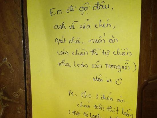 Đi gội đầu, viết giấy nhắn dặn chồng tự nấu ăn nhưng dân mạng phát hiện ra cô vợ còn quan tâm thứ này hơn cả chồng!