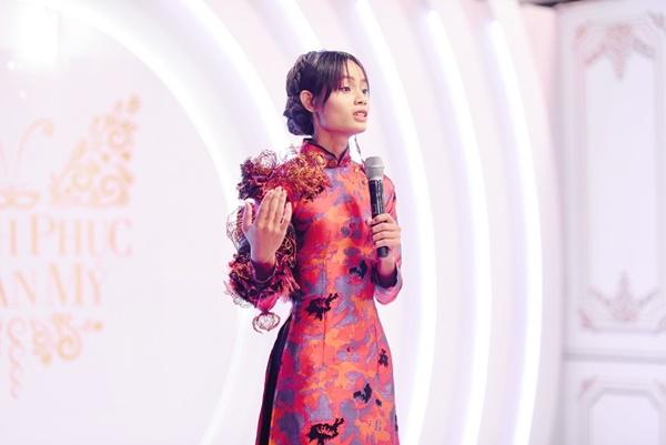 Thí sinh chuyển giới ôm con, mang chồng lên sân khấu khiến Hương Giang tròn mắt ngưỡng mộ-4