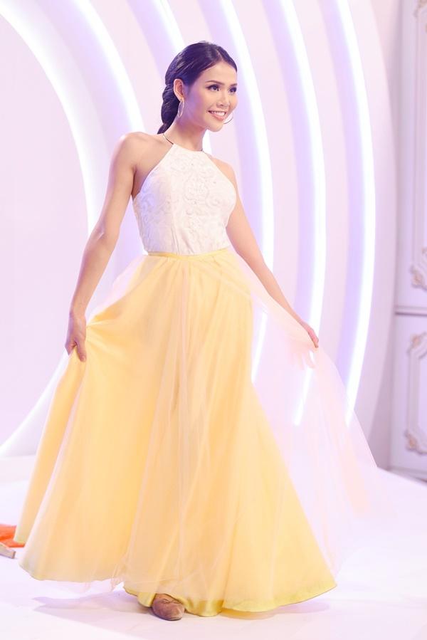 Thí sinh chuyển giới ôm con, mang chồng lên sân khấu khiến Hương Giang tròn mắt ngưỡng mộ-8