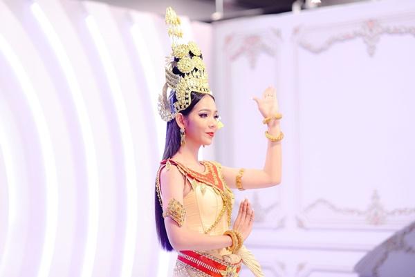 Thí sinh chuyển giới ôm con, mang chồng lên sân khấu khiến Hương Giang tròn mắt ngưỡng mộ-9