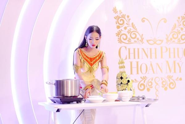 Thí sinh chuyển giới ôm con, mang chồng lên sân khấu khiến Hương Giang tròn mắt ngưỡng mộ-10