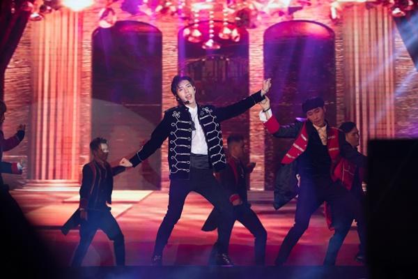 Erik vừa ra mắt MV mới, vừa tổ chức showcase quảng bá ca khúc có tên nhạy cảm DCM-7