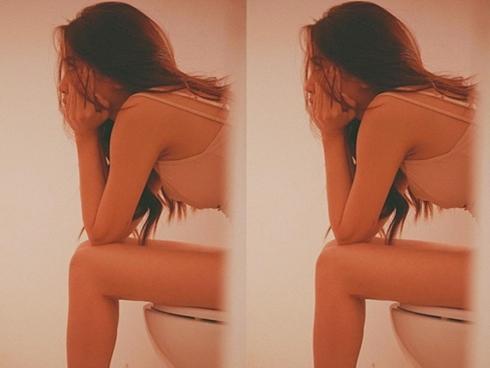 Đăng ảnh ngồi bồn cầu, Bích Phương khiến dân mạng hết hồn với kiểu 'chơi lầy' không ai địch nổi