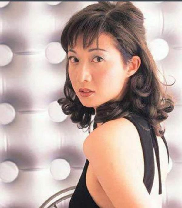 Tình cũ Thành Long: Hoa hậu 17 tuổi và cái giá vì lối sống trác táng-2