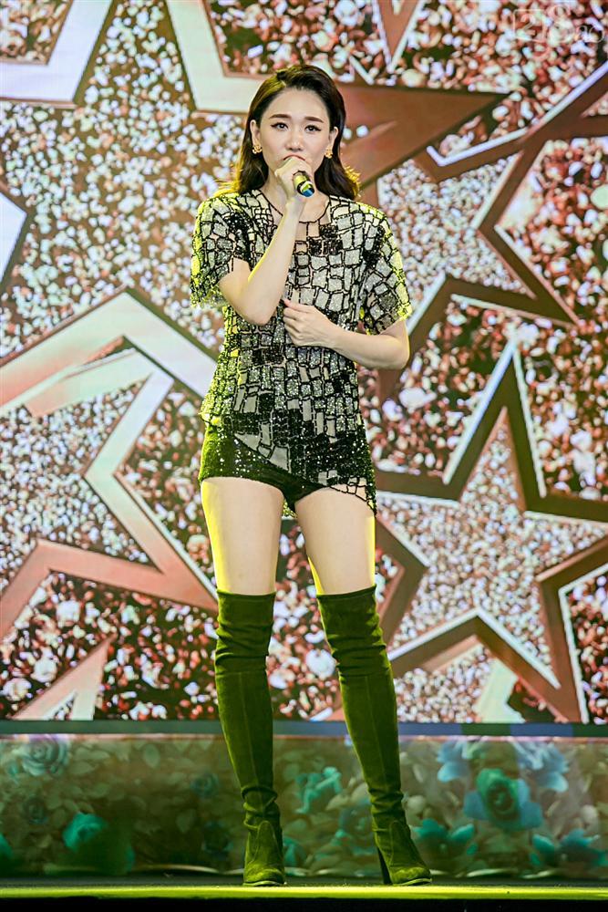 Bỗng dưng thon gọn như vừa giảm cân thần tốc, Hari Won khiến ai nấy đều tròn mắt ngỡ ngàng-5