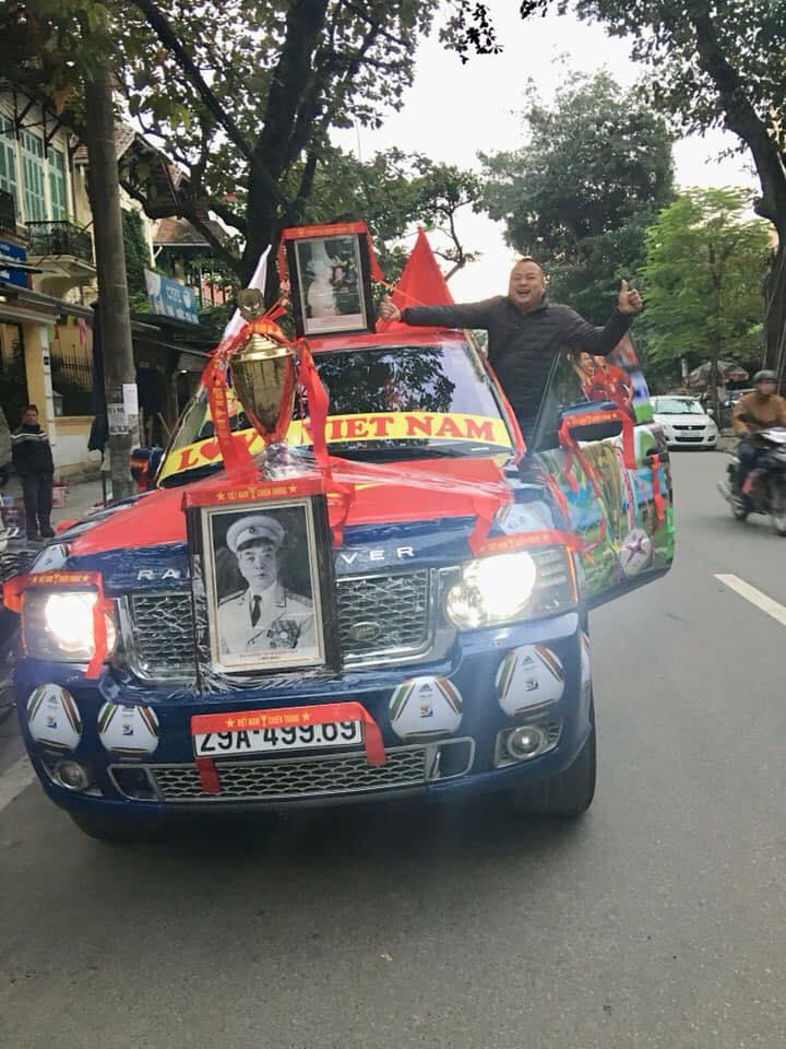 Bóng chưa lăn cổ động viên Malaysia đã đại náo đường phố, khán giả Việt nói gì?-4