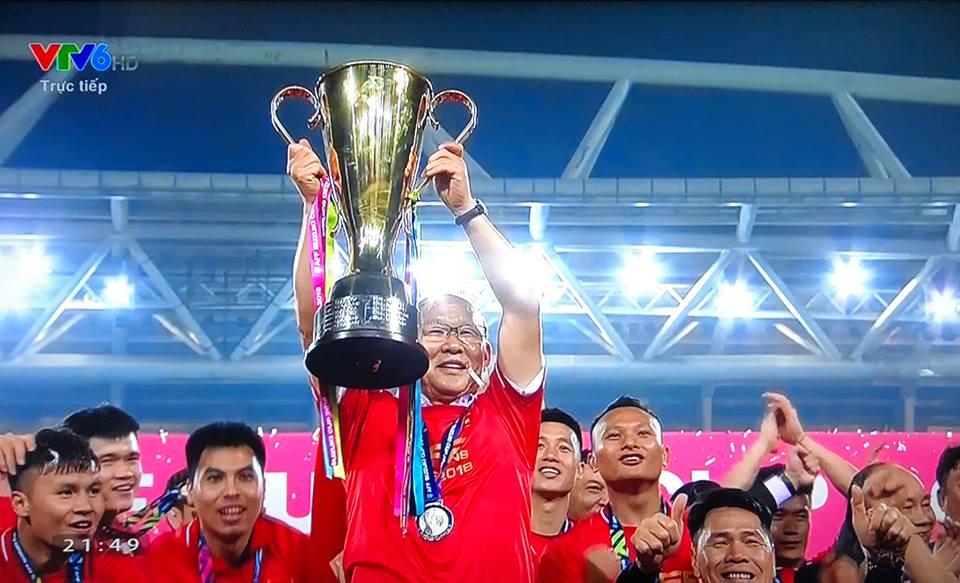 Dàn sao Việt gào nổ mạng xã hội, tưng bừng đi bão ăn mừng tuyển Việt Nam vô địch AFF Cup 2018-1