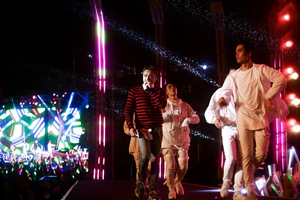 Dàn sao khủng bùng cháy cùng hàng chục ngàn khán giả Đà Nẵng bất chấp trời mưa-5