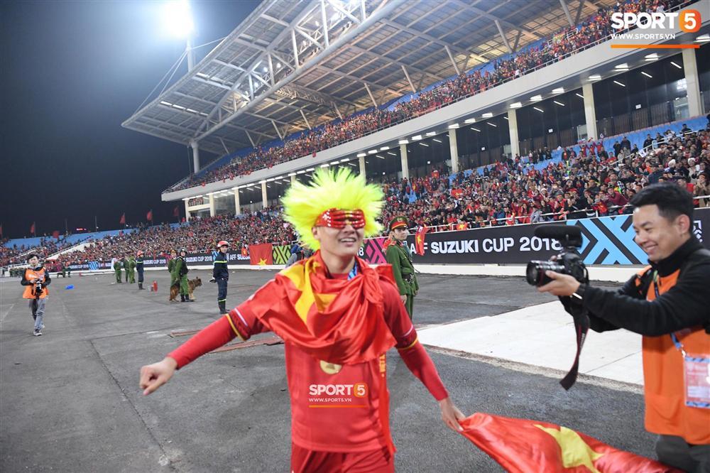 Quang Hải có màn hóa trang ăn mừng chức vô địch AFF Cup 2018 siêu đáng yêu-1