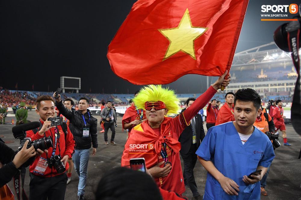 Quang Hải có màn hóa trang ăn mừng chức vô địch AFF Cup 2018 siêu đáng yêu-3