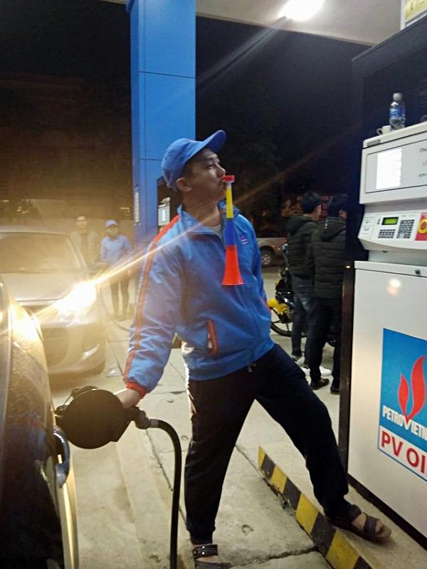 Việt Nam vô địch: Muôn kiểu đi bão hài hước đốn tim người hâm mộ-12