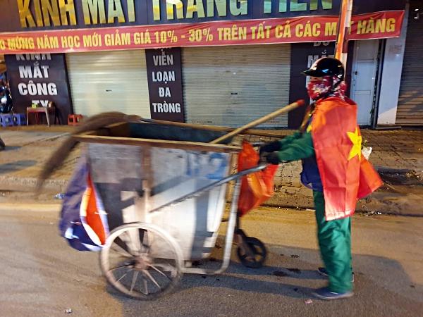 Việt Nam vô địch: Muôn kiểu đi bão hài hước đốn tim người hâm mộ-3