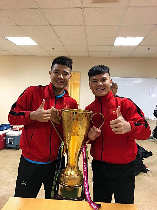 Không phải gia đình, chẳng phải người yêu, đây mới là người được Quang Hải nhắc đến sau khi đăng quang-3