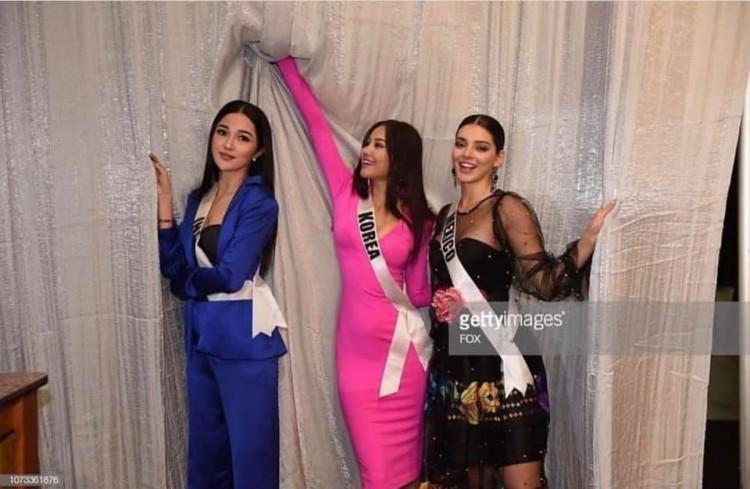 Thân thiết như Hoa hậu Hàn Quốc và HHen Niê ở Miss Universe: cùng phòng, dép tổ ong đôi và mặc chung váy?-2