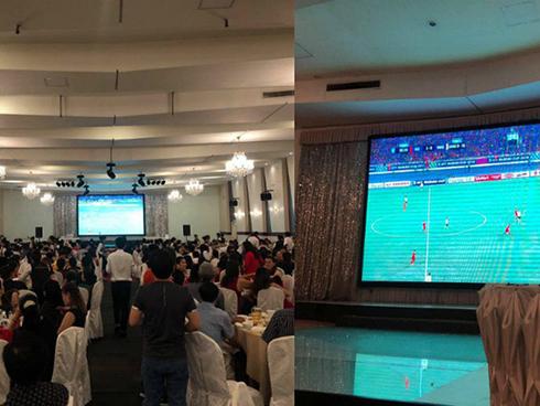 Cặp đôi 'nhọ' nhất năm: Cưới đúng ngày đá Chung kết AFF Cup, hội trường vu quy biến thành nơi offline đá bóng