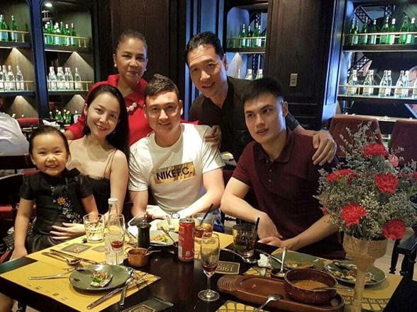 Cực phẩm chơi bóng tốt, hát hay, đánh đàn giỏi chính là Đặng Văn Lâm-3