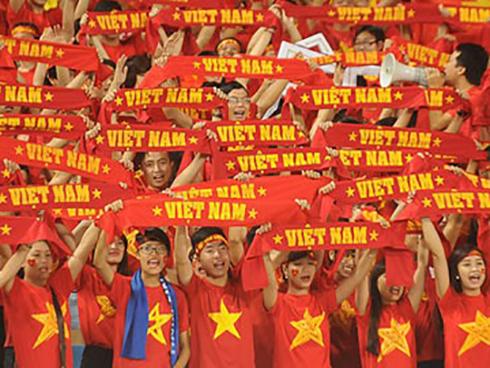 Việt Nam ơi - câu hát sôi động và tình yêu đối với quê hương đang lan tỏa khắp nơi. Xem hình ảnh để cảm nhận được sự đam mê và cảm xúc của người Việt, luôn yêu và tự hào về đất nước mình.
