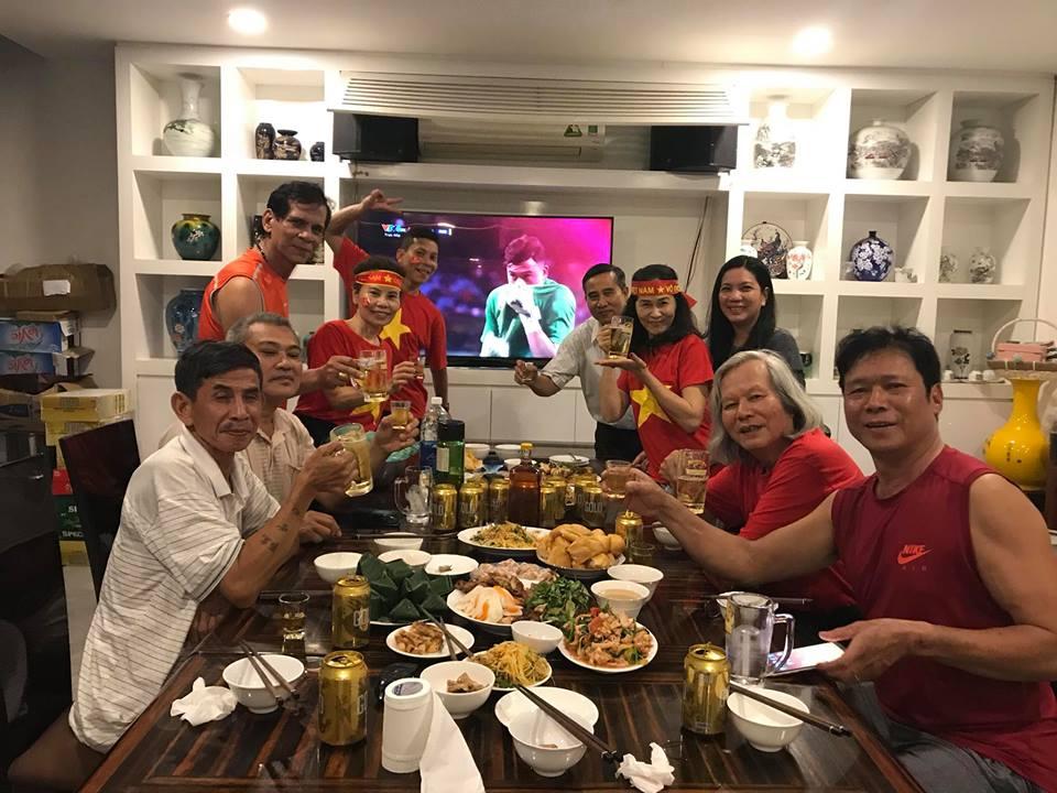 Kim Lý cùng gia đình Hồ Ngọc Hà ăn mừng đội tuyển Việt Nam vô địch trong biệt thự triệu đô-6