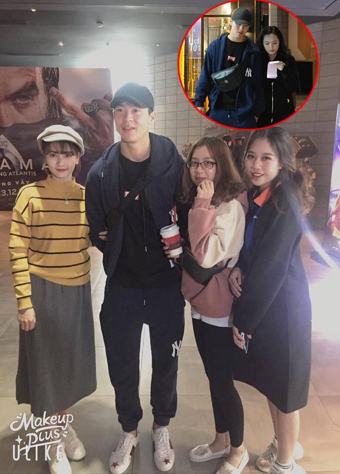 Mặc kệ thần tượng đang tay trong tay đi xem phim với bạn gái, fans vẫn ùa đến xin chụp ảnh cùng Mạnh gắt-3
