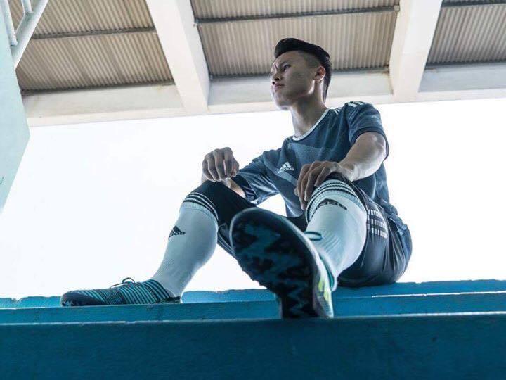 Quang Hải và thời trang đồ đôi giản dị cùng bạn gái hot girl-2