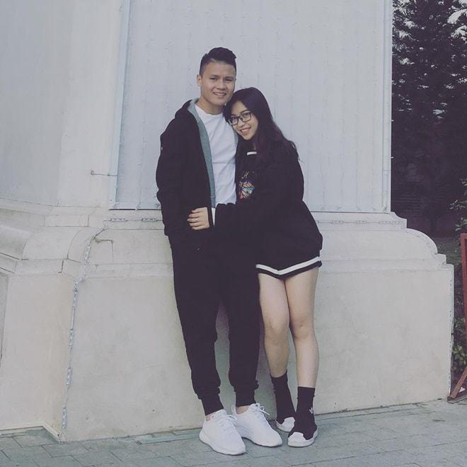 Quang Hải và thời trang đồ đôi giản dị cùng bạn gái hot girl-8