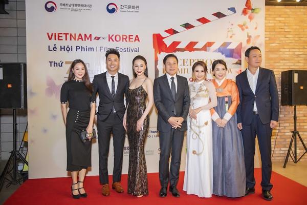 Quỳnh Búp Bê Phương Oanh gợi cảm tái ngộ tình cũ Mạnh Trường-5