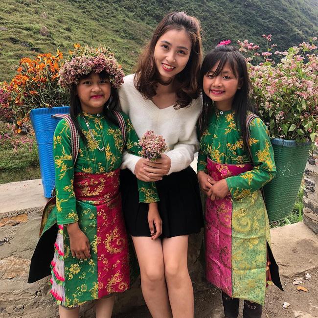 Duy Mạnh khoe ảnh ôm 2 gái đẹp trên khán đài: Thật bất ngờ trước danh tính của người phụ nữ thứ 2-9